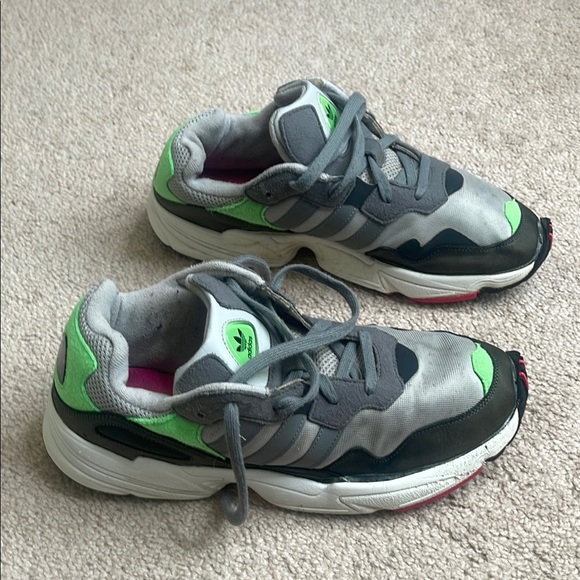 Adidas Gray and Green Sneakers Modern Design - Picture 3 of 7